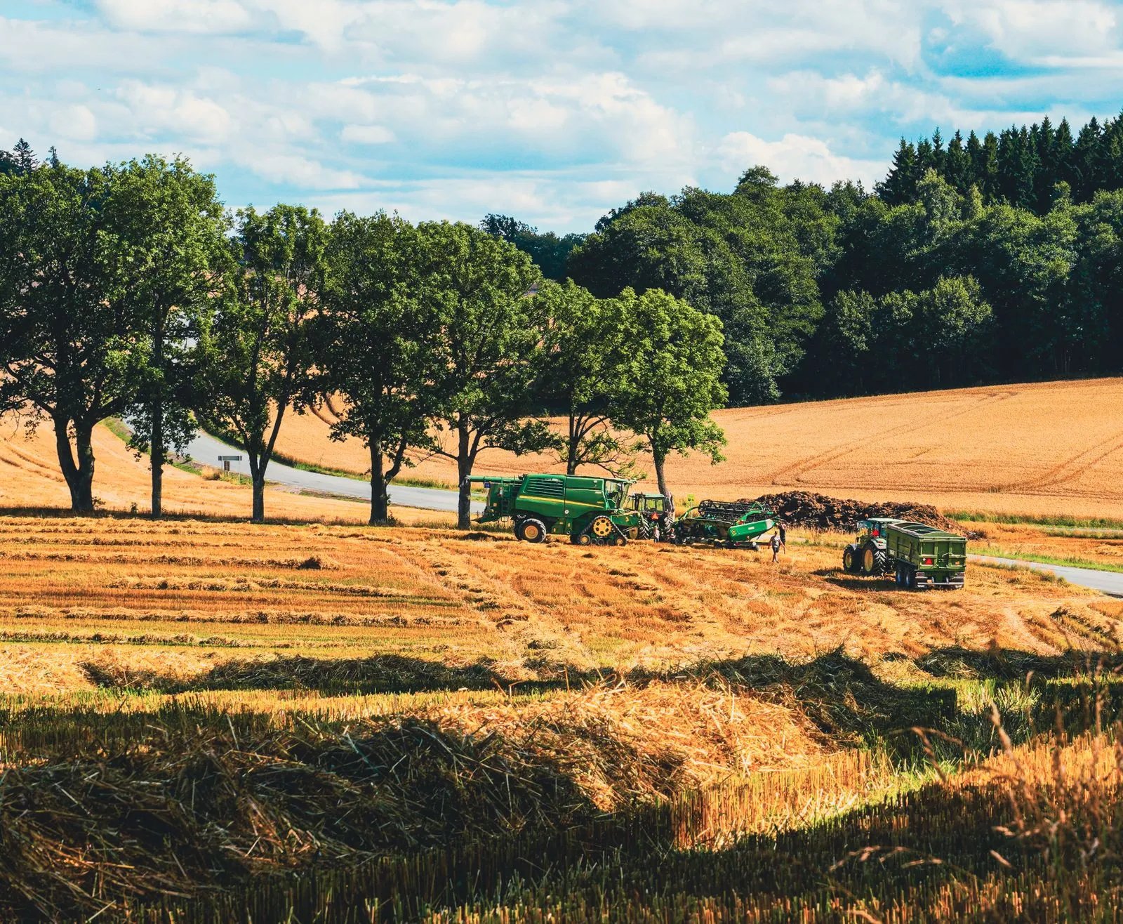 Landtechnik bei der Ernte auf dem Feld