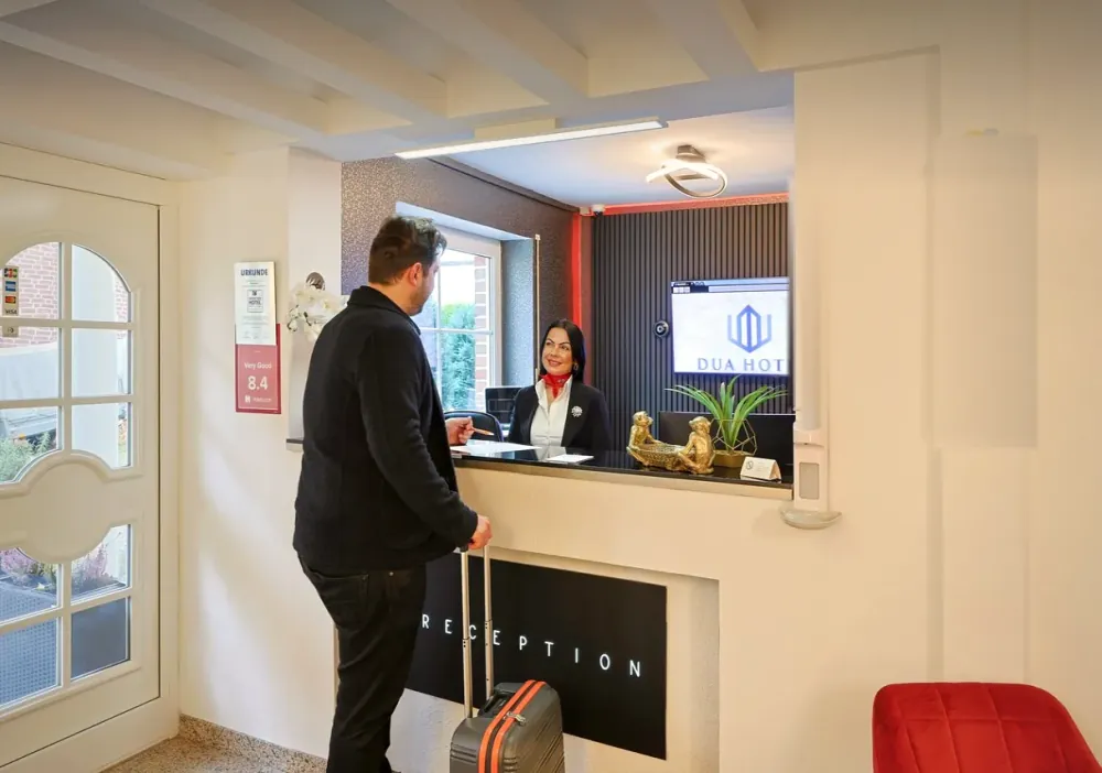 Check-in at reception — your trade fair hotel near Hannover